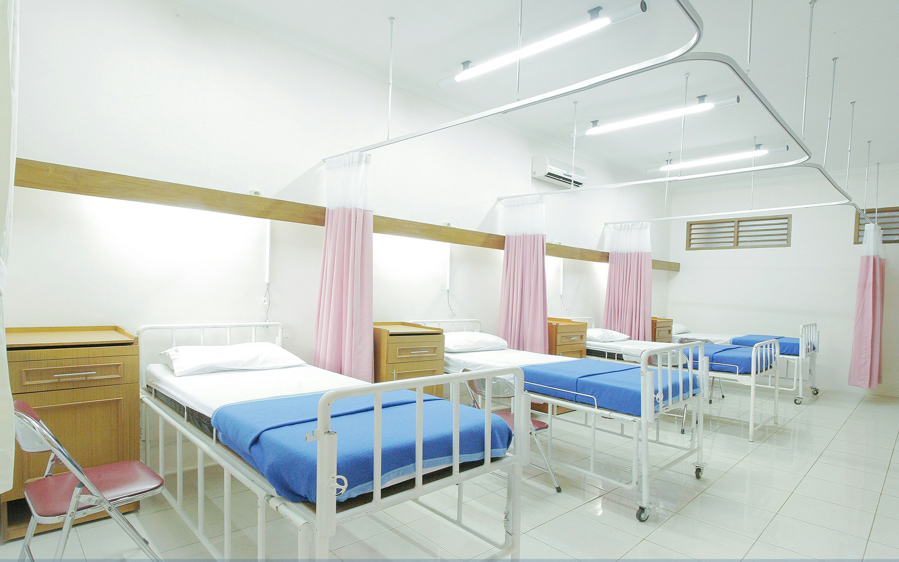 an empty hospital bed inside a room